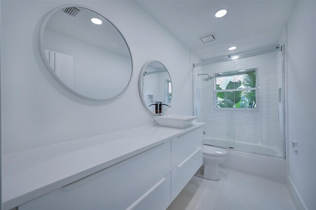 Building Photo - 6014 Golf Villas Dr