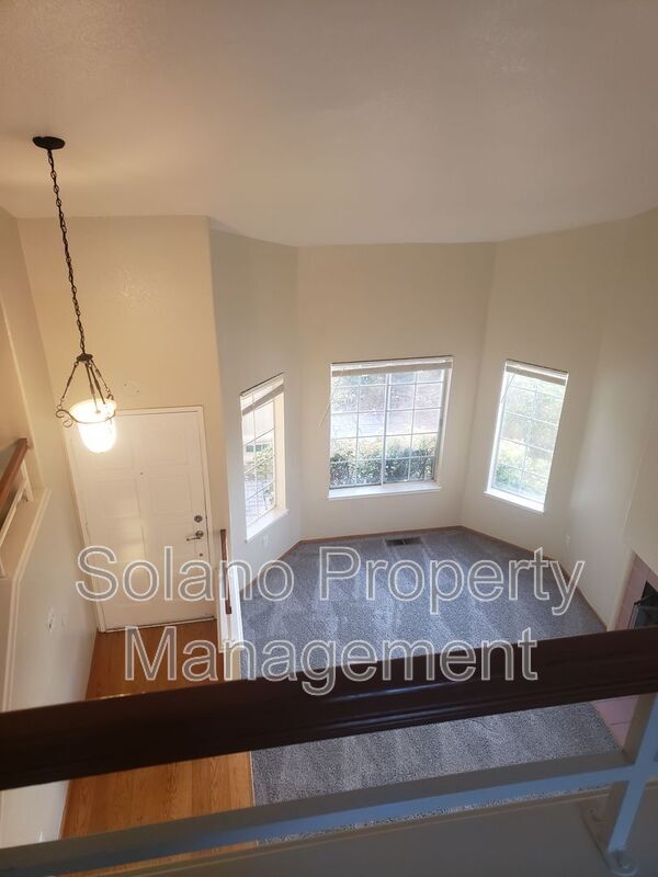 Building Photo - 654 Catalina Cir