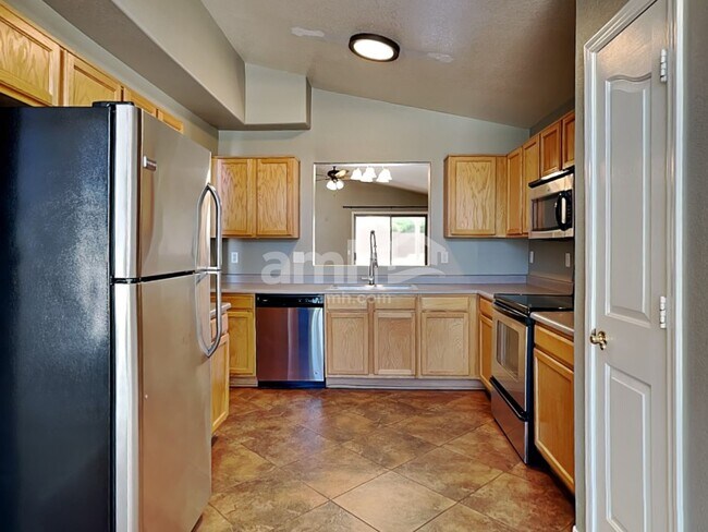 Building Photo - 6415 W Chisum Trail