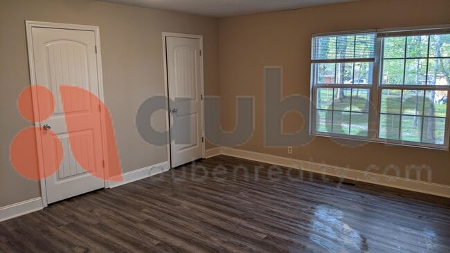 Building Photo - 4 Bedroom 2 Bathroom! Pet Friendly! Ask about our move-in specials! Housing Voucher Accepted!