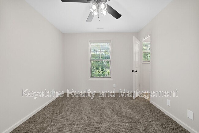 Building Photo - 174 Oak St