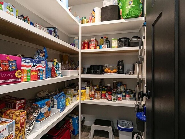 Building Photo - Your Dream Home Just Hit the Market – Don’t Miss Out!