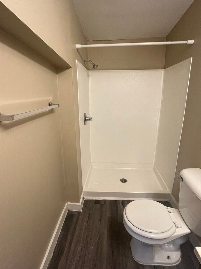 Building Photo - 235 Emming St