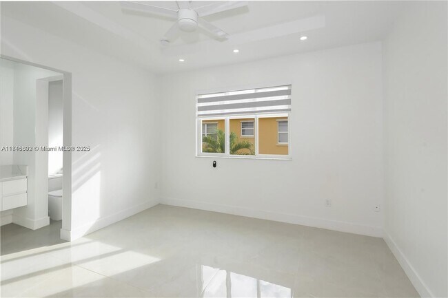 Building Photo - 939 NE 42nd Terrace