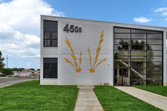 Building Photo - 4500 S Kingshighway Blvd