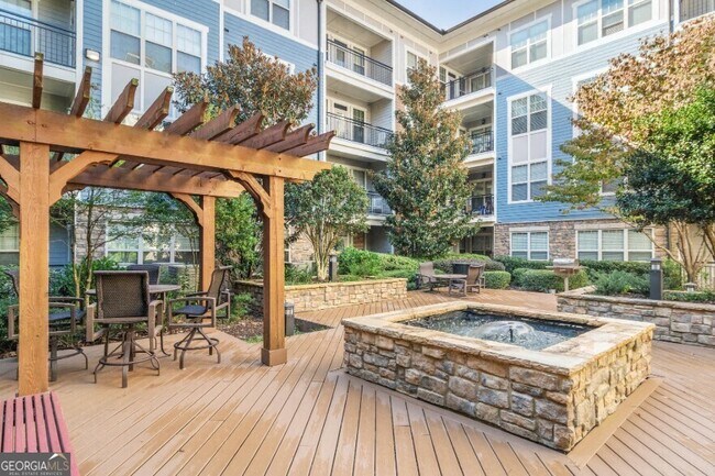 Building Photo - 1740 Century Cir NE