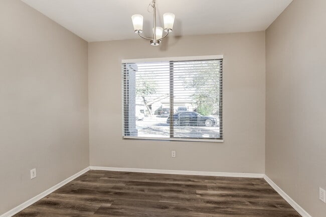 Building Photo - 13833 W Keim Dr