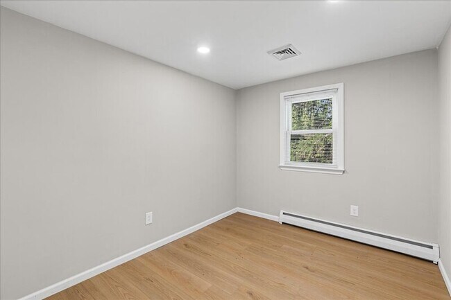Building Photo - 1 Spruce Ln