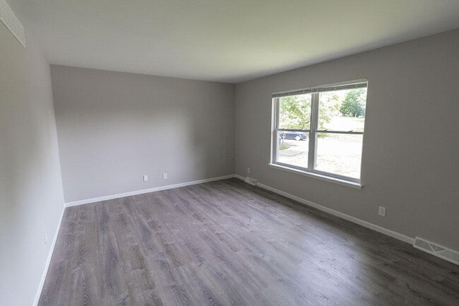 Building Photo - 1321 S Roseta Ave