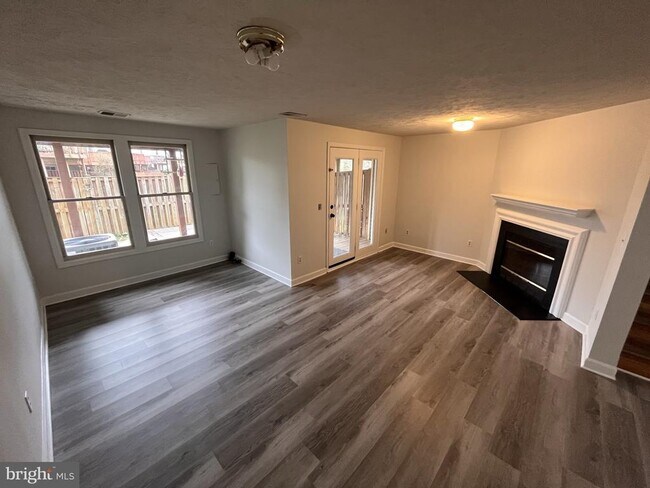 Building Photo - 3762 Farmland Dr