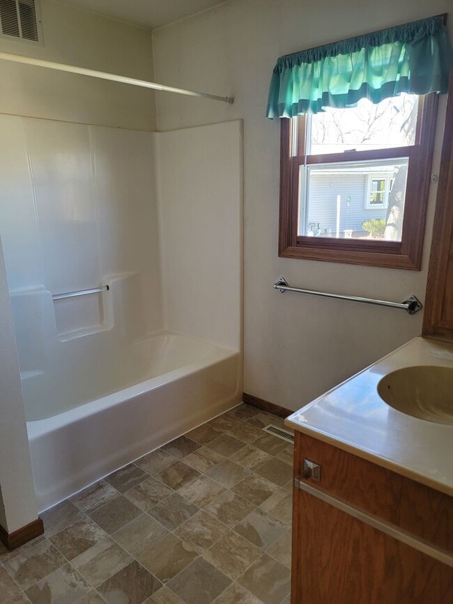 Building Photo - 1831 Rapids St