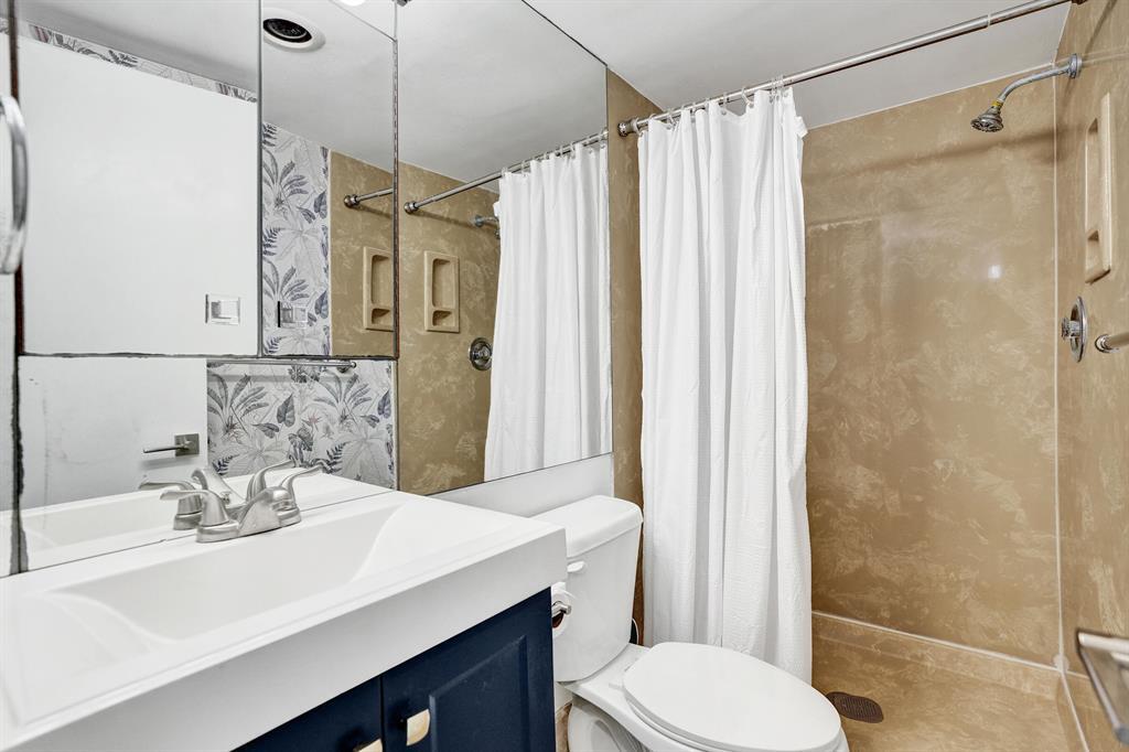 Building Photo - 1600 SE 15th St