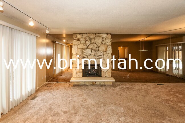 Building Photo - 4717 Naniloa Dr