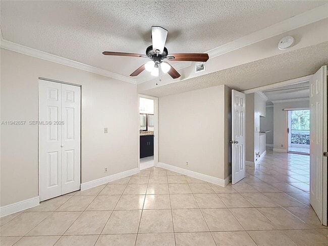 Building Photo - 9877 Westview Dr