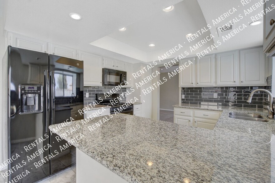 Building Photo - 319 Simon Bolivar Dr