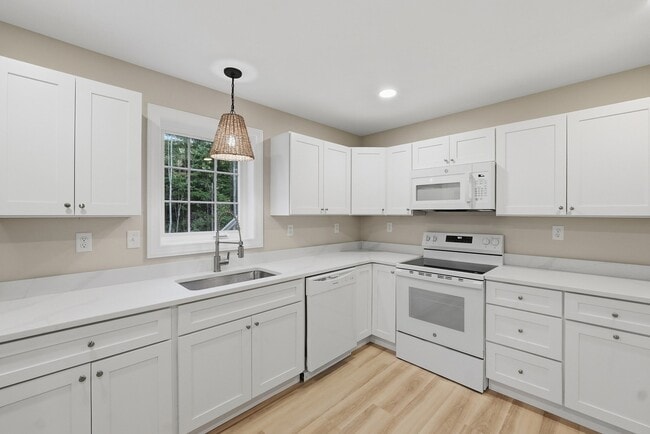 Building Photo - 104 Hilltop Dr