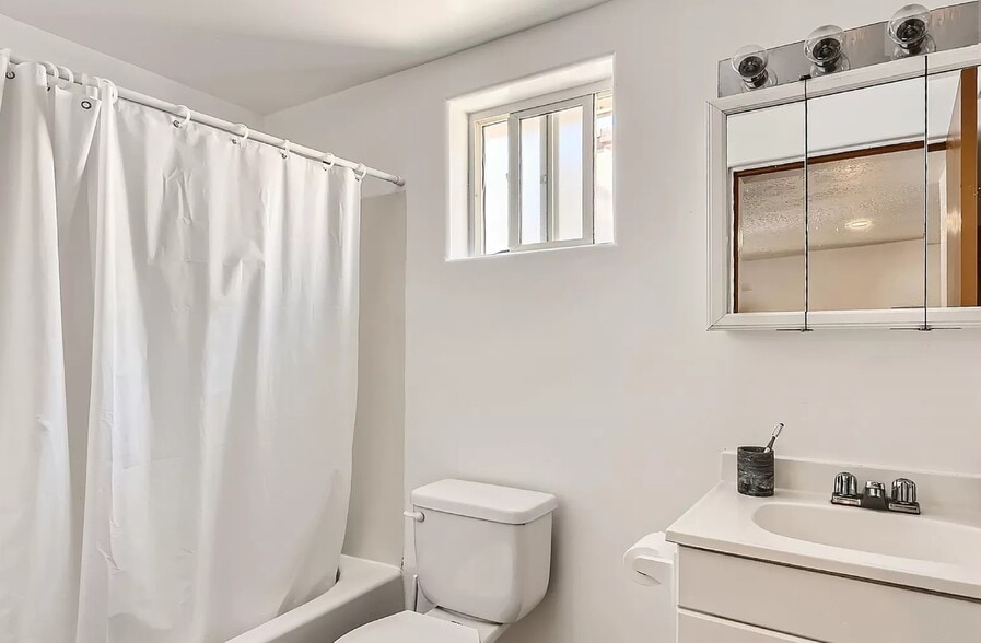 Bathroom - 738 Columbia St