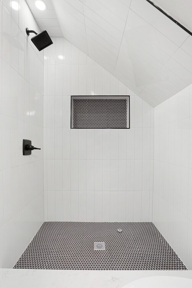 Third floor shower - 618 S Ohio Ave
