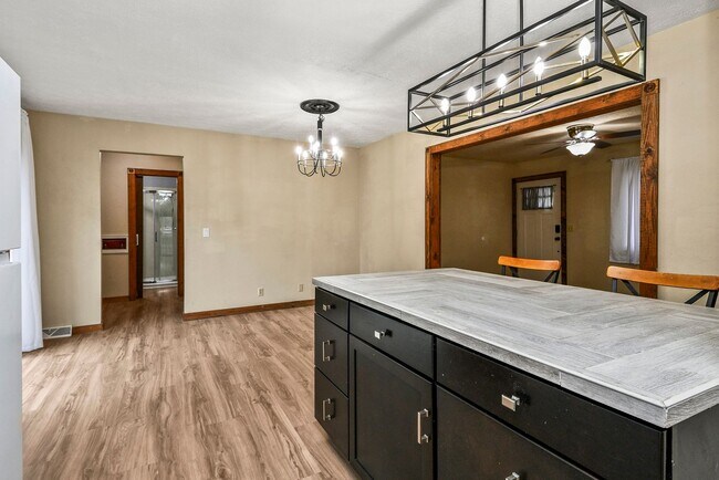 Building Photo - 3 Bed, 2 Bath Home for Rent Near Tom Watkins Park