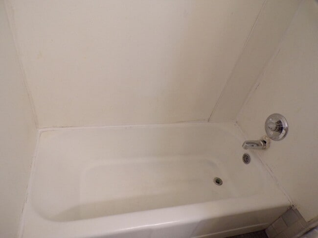 Building Photo - 2317 NW Bell Ave