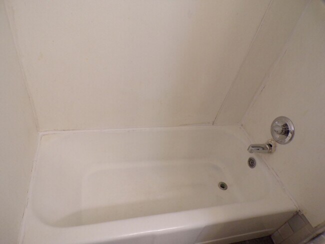 Building Photo - 2319 NW Bell Ave