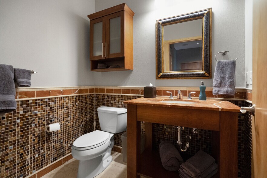 Guest Bathroom - 311 E Erie St
