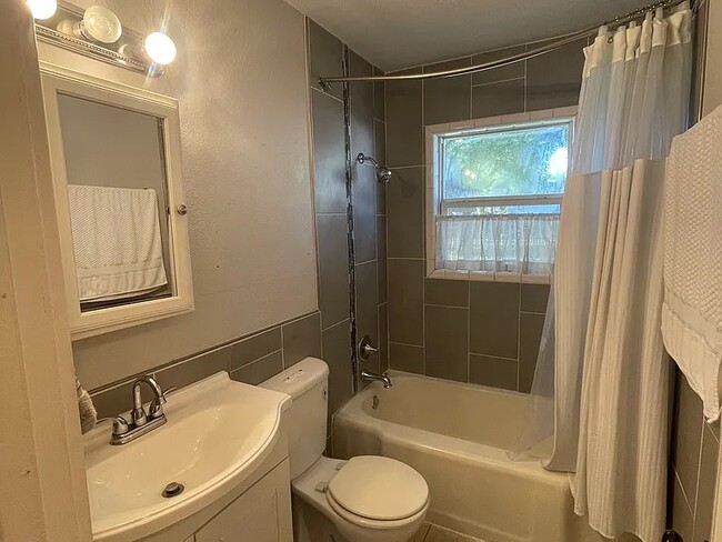 Building Photo - 4300 Valentine St