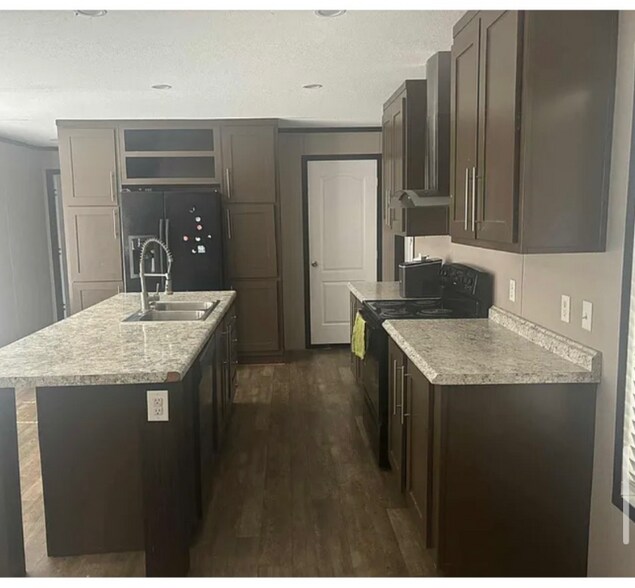 Building Photo - 911 Little Ln