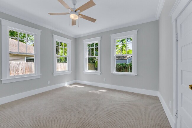 Building Photo - Cozy craftsman bungalow on Seiler Ave