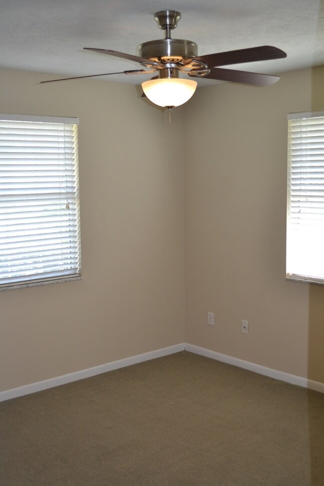 Building Photo - Lake Weir - Bird Island Rental - 5/3/2 Water Front Living at it's Best! **Available Soon**