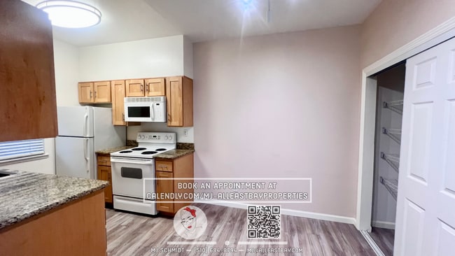 Building Photo - Come home to this sweet 1st floor 1/1 cond...