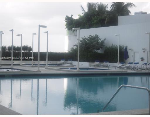 Building Photo - 1800 N Bayshore Dr