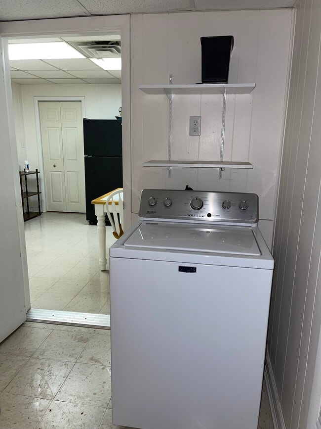 Washer - 604 S Oakwood Ave
