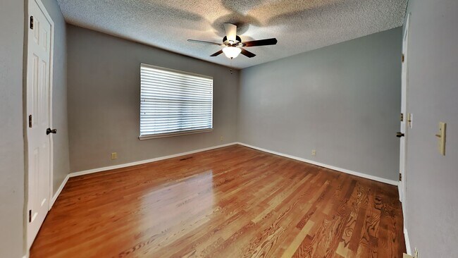 Building Photo - Start your new year in this charming 3 bedroom, 2 bath home located in the heart of Tulsa.