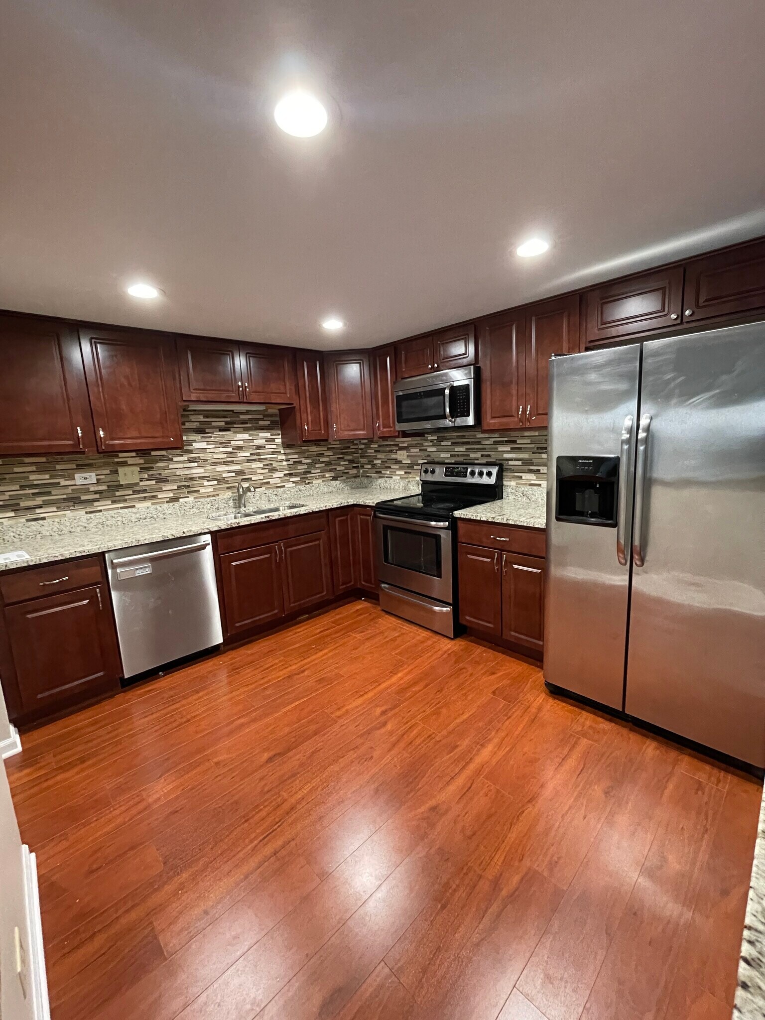 Building Photo - 450 Plum Creek Dr