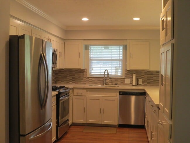 Building Photo - 625 Augusta Dr