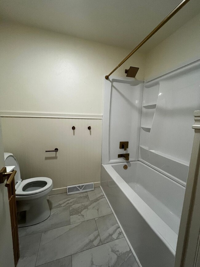 Building Photo - MAI516/518- Duplex