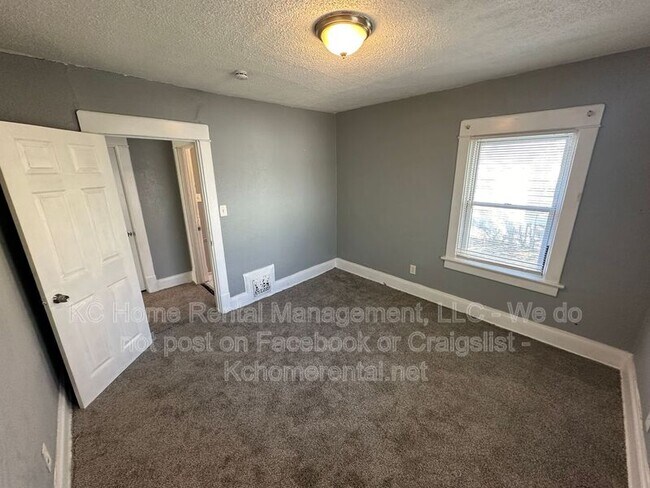 Building Photo - 2002 E 35th St