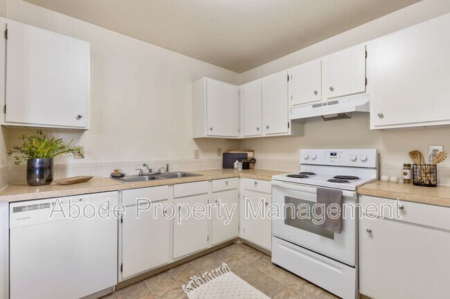 Building Photo - 1418 Emery Ct