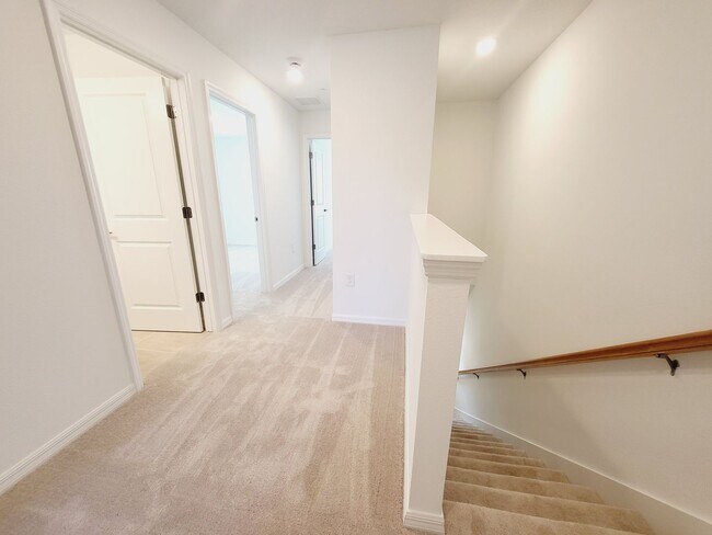 Building Photo - Gorgeous  3/2.5 Townhouse in St. Cloud