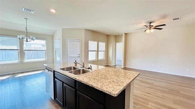 Building Photo - 180 Onna St