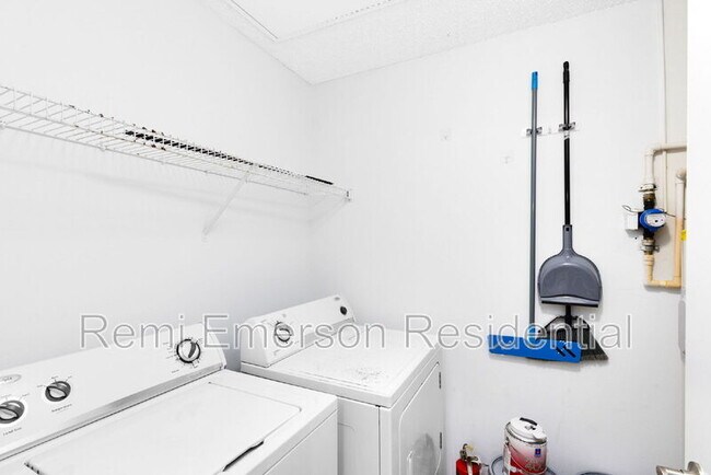 Building Photo - 2533 Grassy Point Dr