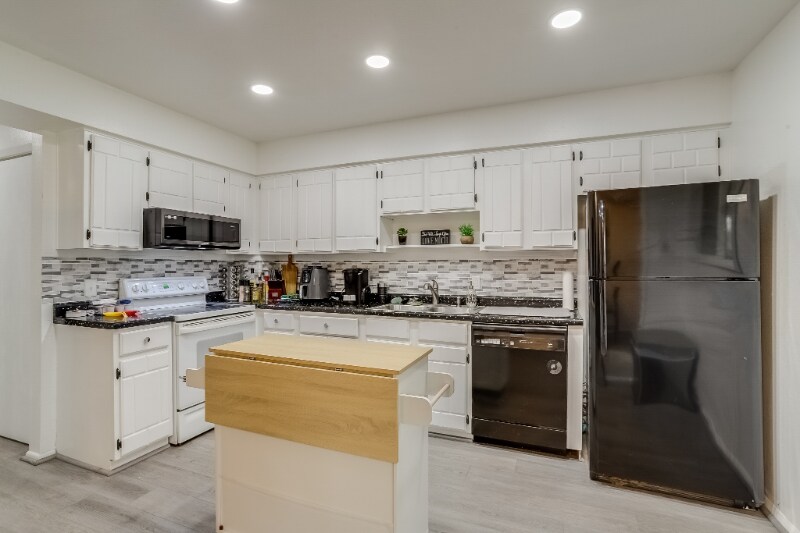 Building Photo - 11646 Lincoln St