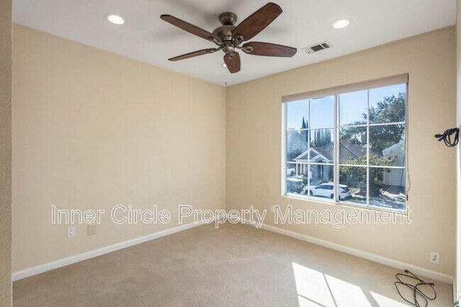 Building Photo - 342 Chaucer Dr