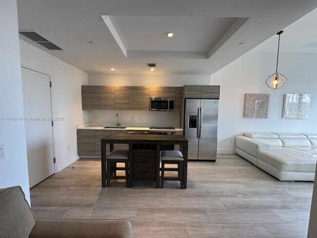 Building Photo - 121 NE 34th St