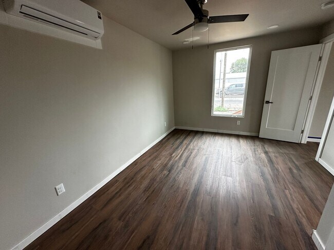 Building Photo - Remodeled Duplex