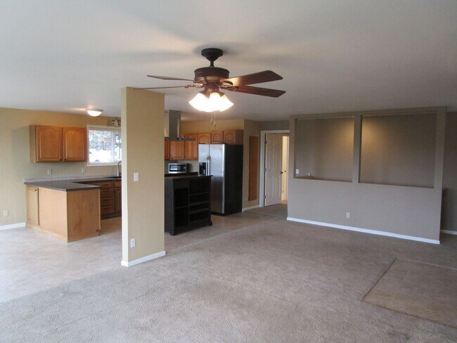 Building Photo - Spacious 2 Story, 2 Bedroom, 2 Bath Home on Corner Lot in Ochoco West Subdivision - Available Ear...