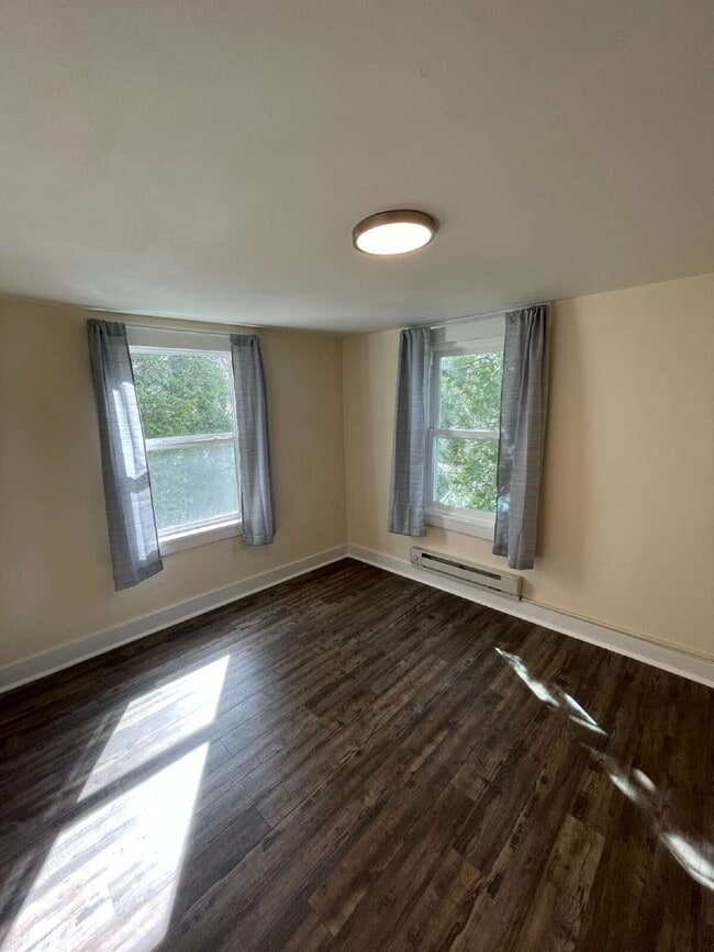 Building Photo - Spacious 3 Bedroom Apartment Near IUP – Ideal for Roommates