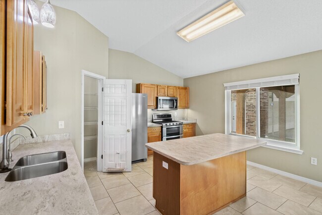 Building Photo - 8778 Faye Ct