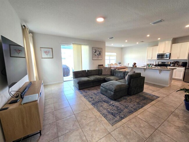 Building Photo - 10682 Old Sycamore Lp